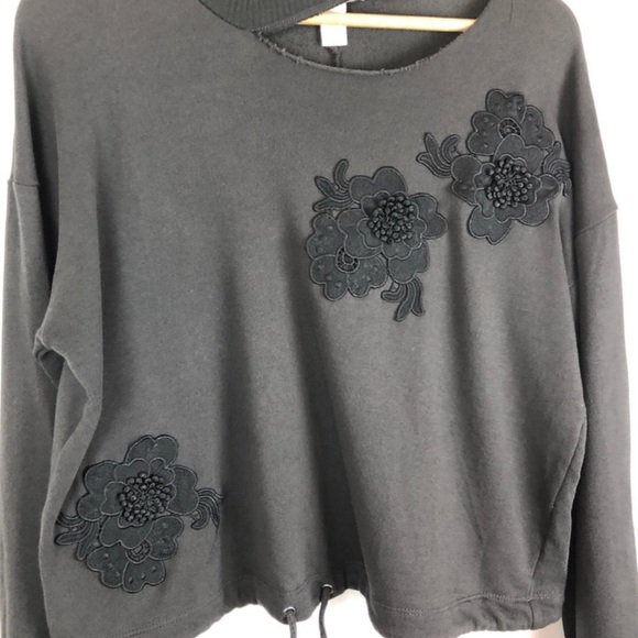 Forever 21 Women’s Floral Embroidered Patch Distressed Crewneck Crop Sweatshirt - Picture 4 of 15